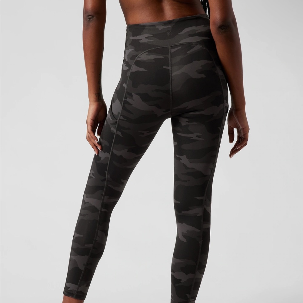 Athleta Ultimate Stash Pocket Camo 7/8 Tight Sz LP EUC - Picture 3 of 14